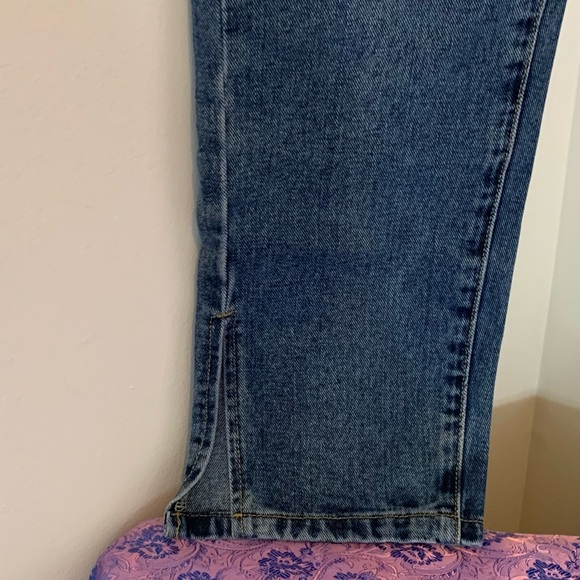NWT* Pretty Little Thing Barrel Leg Split Hem Jeans - Picture 4 of 9
